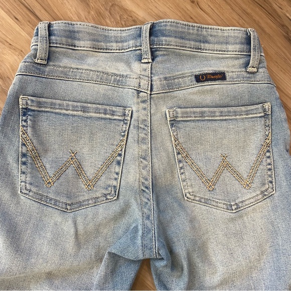 Wrangler Willow Ultimate Riding Jeans, Light Wash, Size 1x32 - Picture 8 of 15